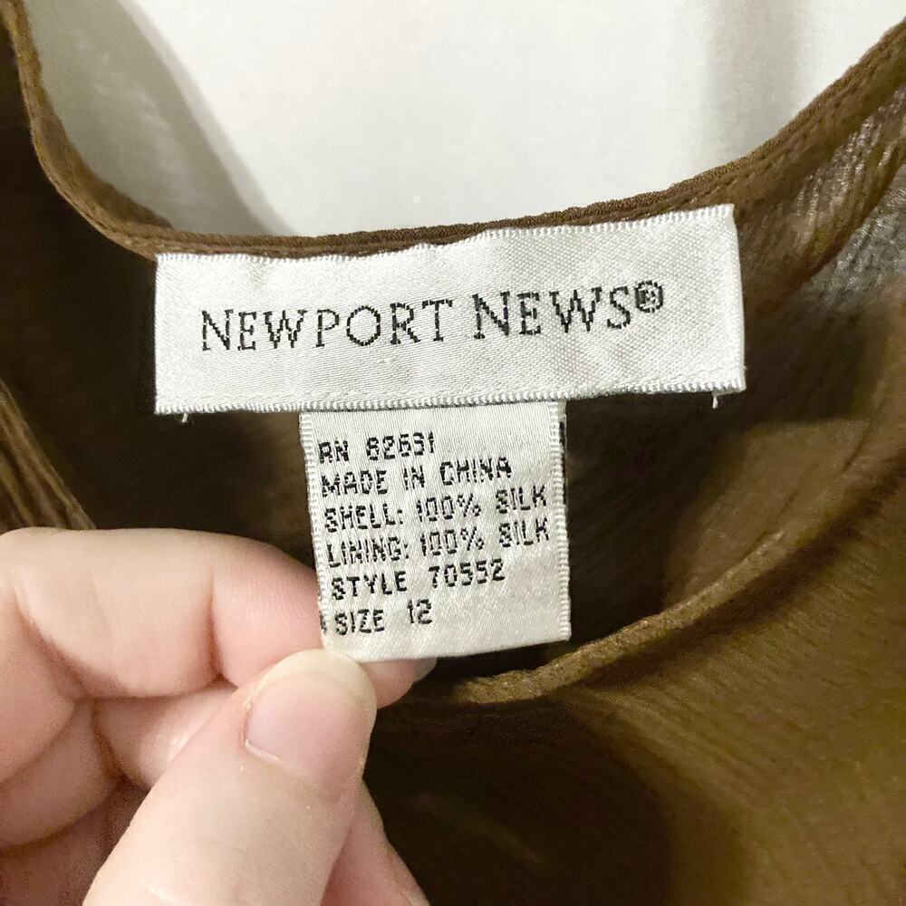 Newport News Women's Size 12 100% Silk Vintage Brown Top - Picture 8 of 9